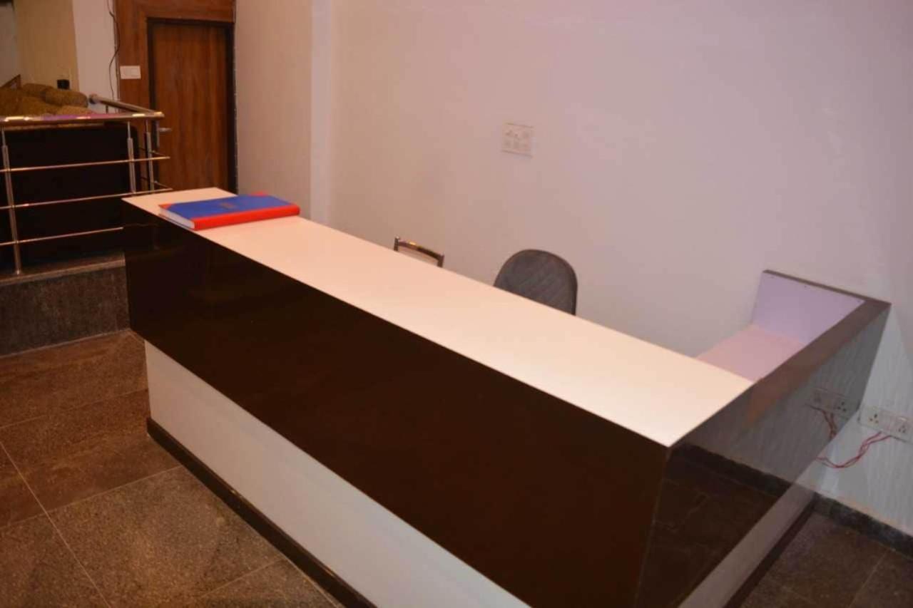 Hotel O Alpha Stay Нью-Делі Екстер'єр фото